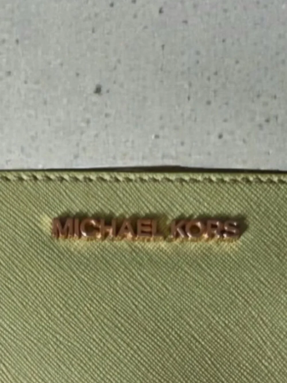 EUC MICHAEL KORS Jet Set Travel Double Zip Wallet Saffiano Leather Light Sage